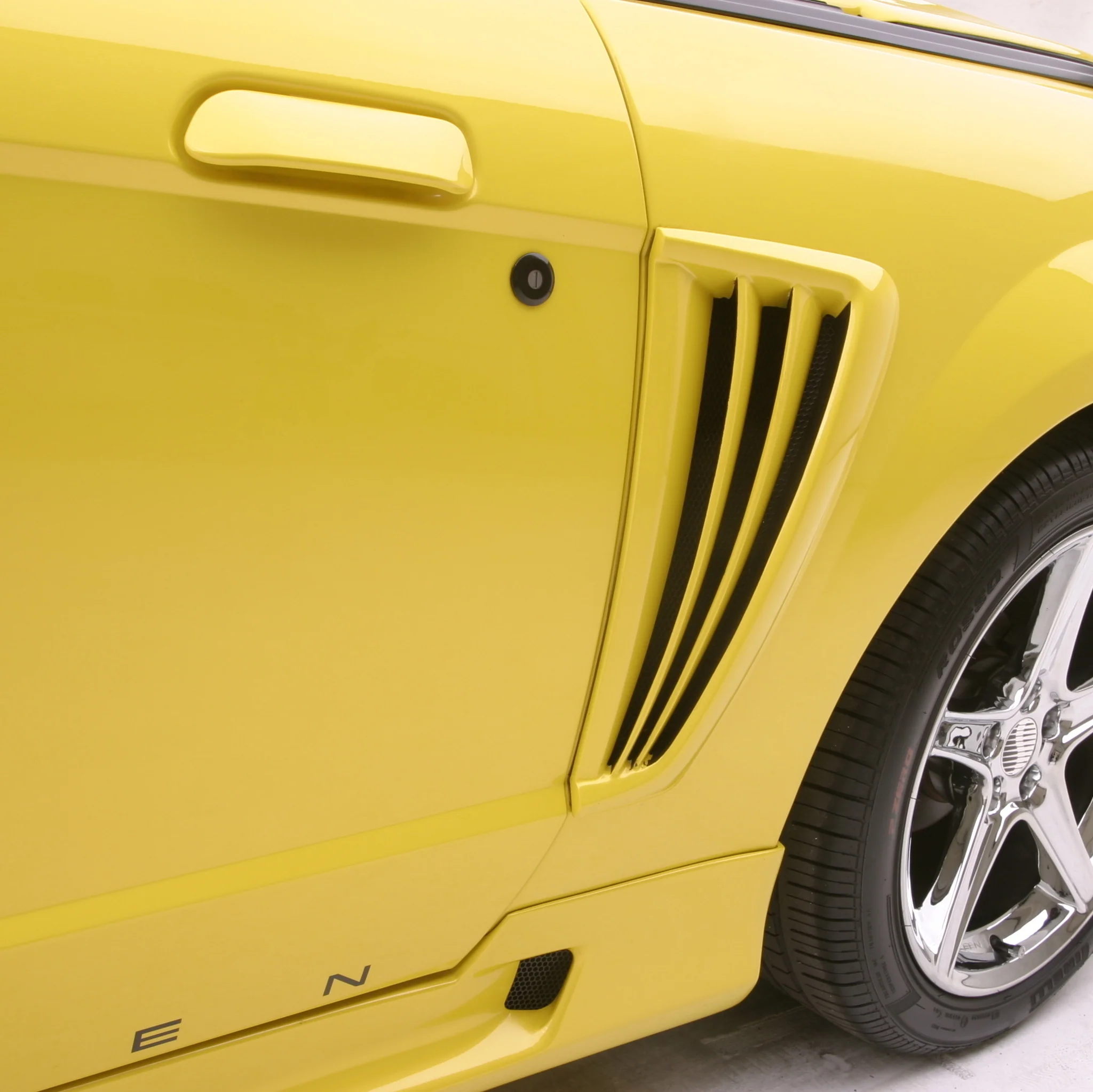 Side Scoop Replacement Screen Kit – 1999–2004 Mustang S281